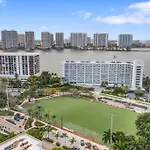 Spacious 1 Bed, 5Min Walk To The Beach!