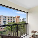 Spacious 1 Bed, 5Min Walk To The Beach!
