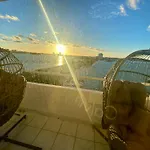 Panoramic Luxurious Waterfront One Bedroom Apartment With Miami Skyline View Free Parking 5Min Drive To Miami Beach