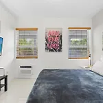 Tranquil Retreat, Comfortable Condo In Miami Beach