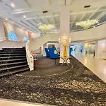 Miami Beach Oceanfront- Pool Bar & Gym & Spa