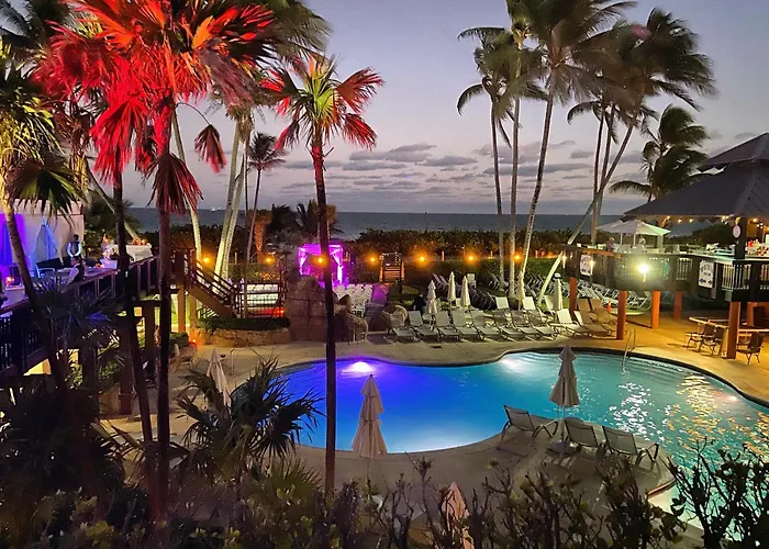 Alexander 1209 Beachfront Condo With 2 Pools , Beach Access, Sauna, Stores