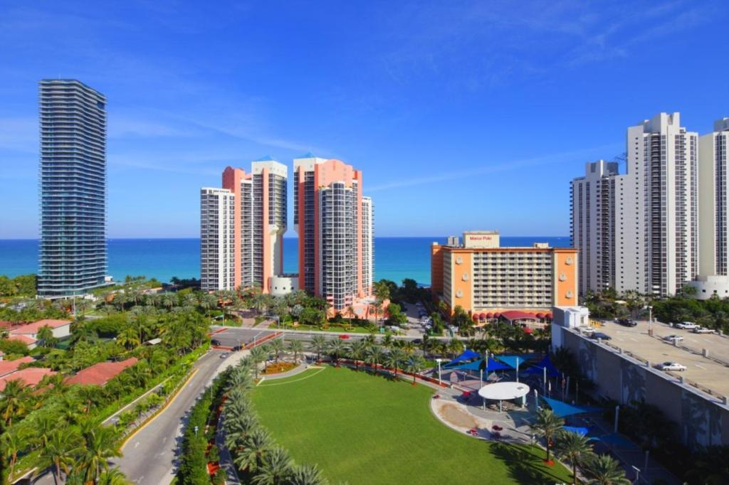 Ocean Reserve Luxury Across From Sunny Isles *