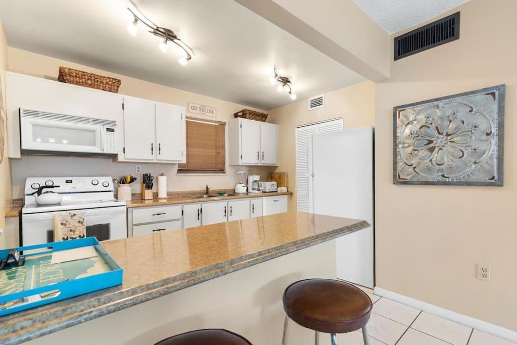 Apartment Spacious 1 Bed, 5min Walk To The Beach! *