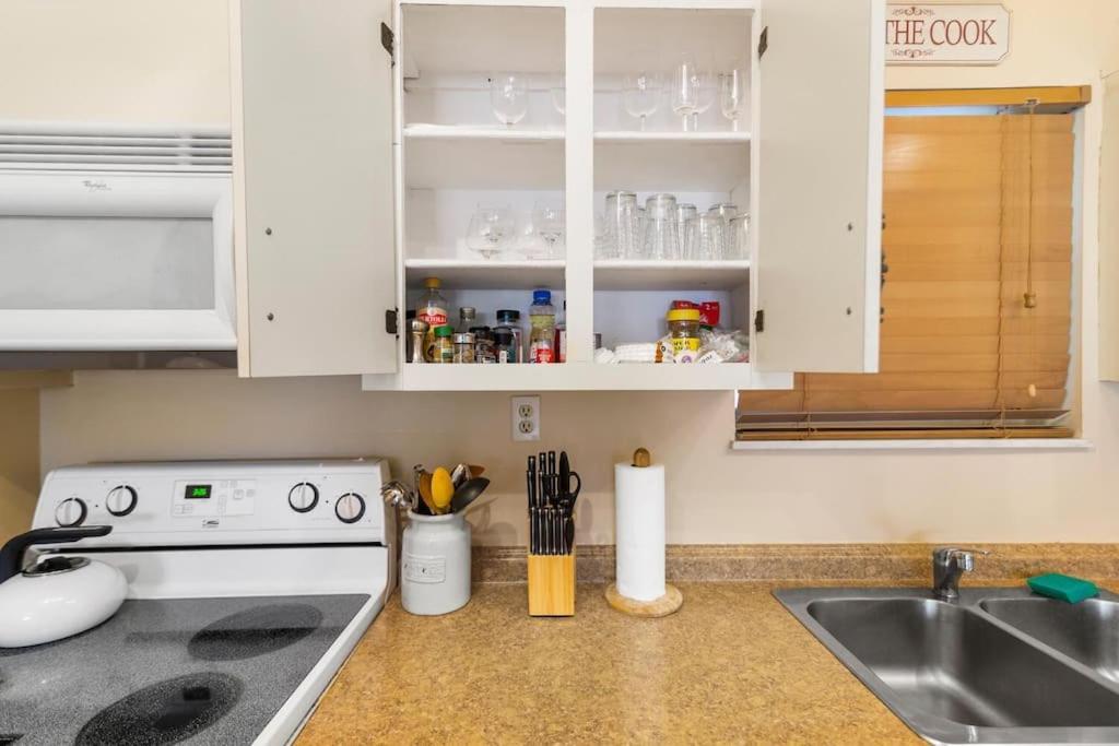 Apartment Spacious 1 Bed, 5min Walk To The Beach! *