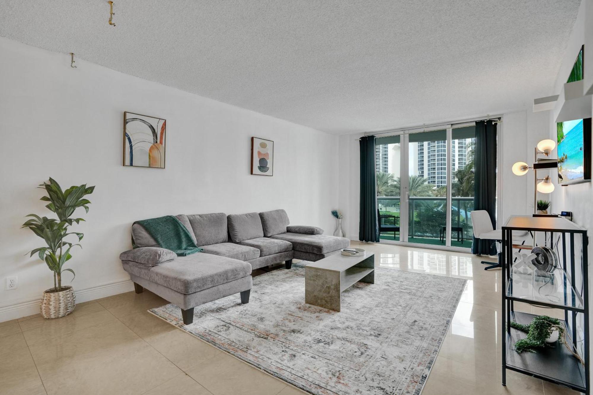 Ocean Reserve Luxury Across From Sunny Isles Miami Beach