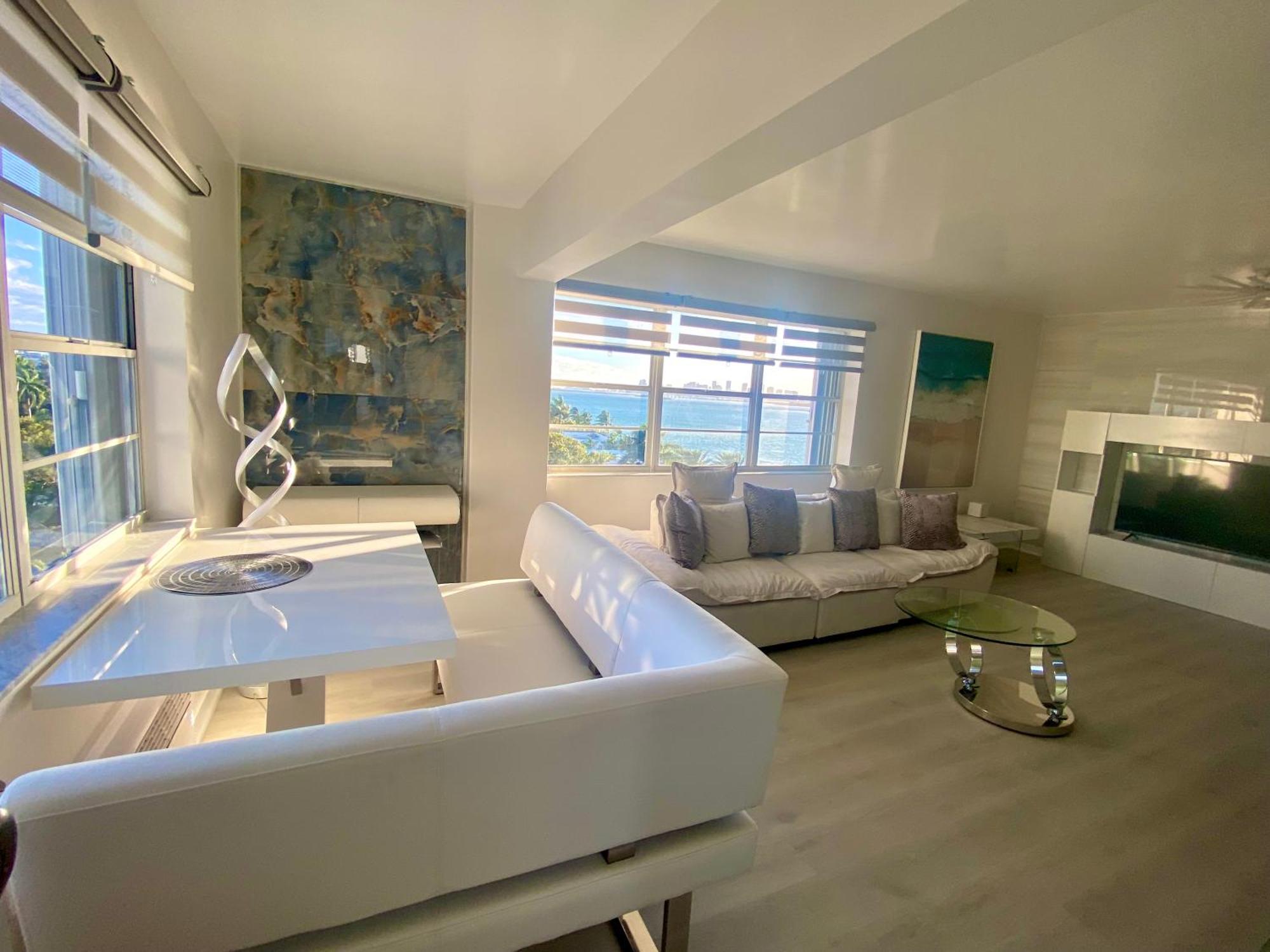 Apartment Panoramic Luxurious Waterfront One Bedroom With Miami Skyline View Free Parking 5min Drive To Miami *