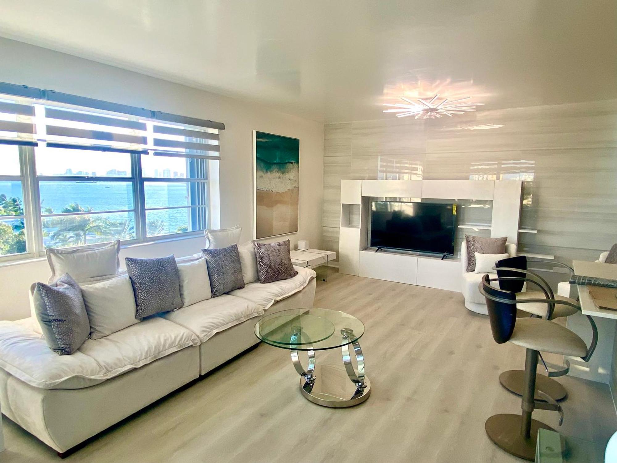 Apartment Panoramic Luxurious Waterfront One Bedroom With Miami Skyline View Free Parking 5min Drive To Miami