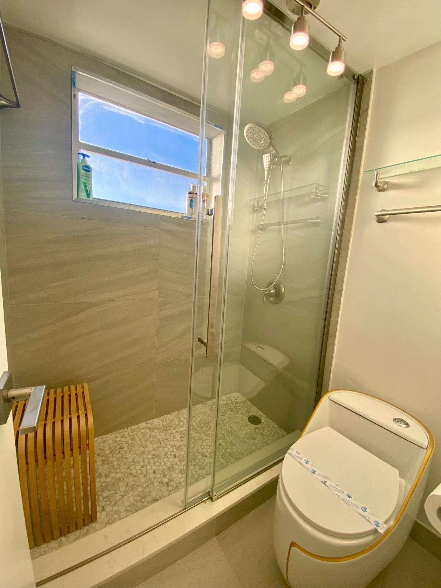 Panoramic Luxurious Waterfront One Bedroom With Miami Skyline View Free Parking 5min Drive To Miami Miami Beach