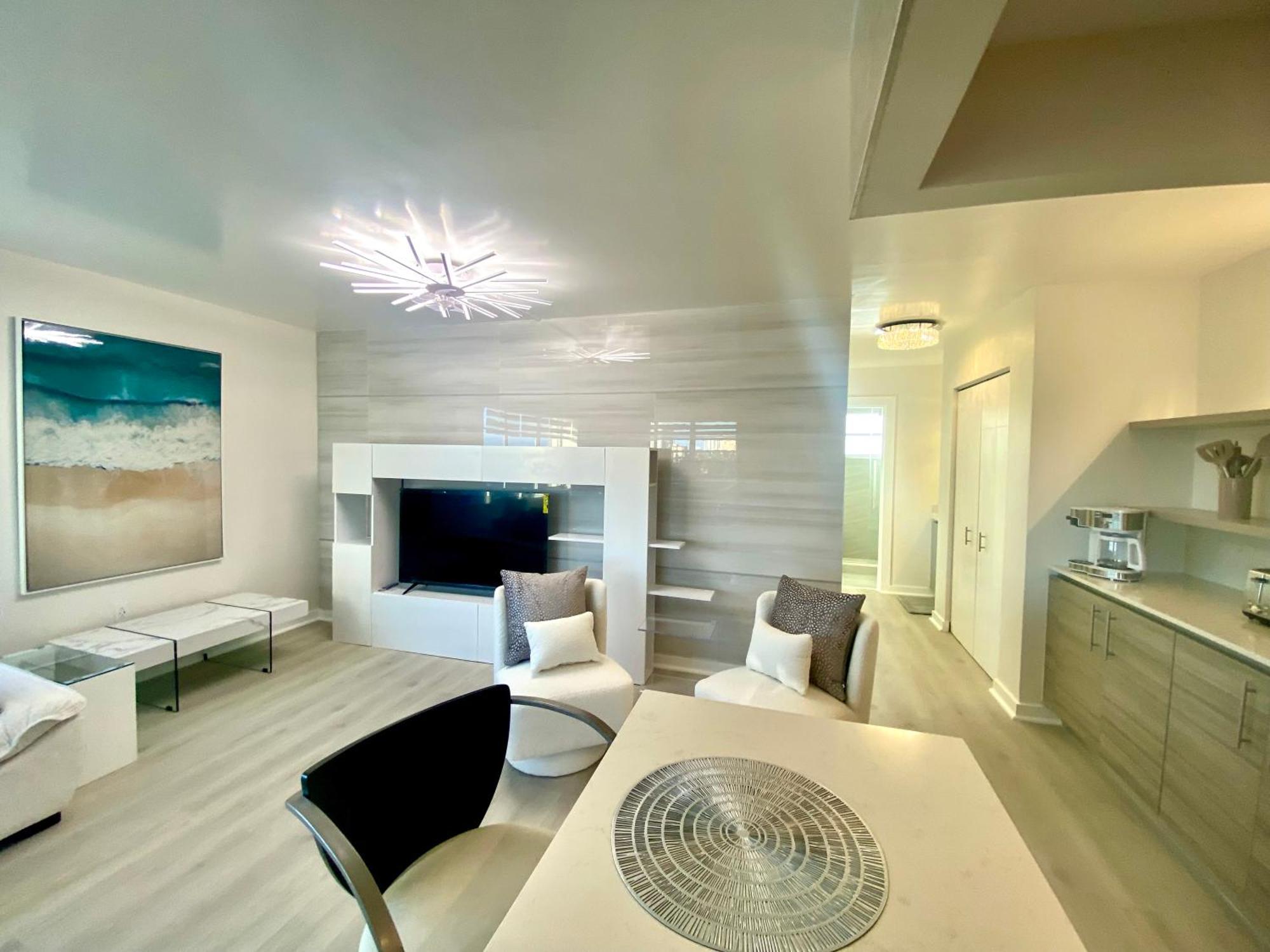 Panoramic Luxurious Waterfront One Bedroom With Miami Skyline View Free Parking 5min Drive To Miami Apartment *