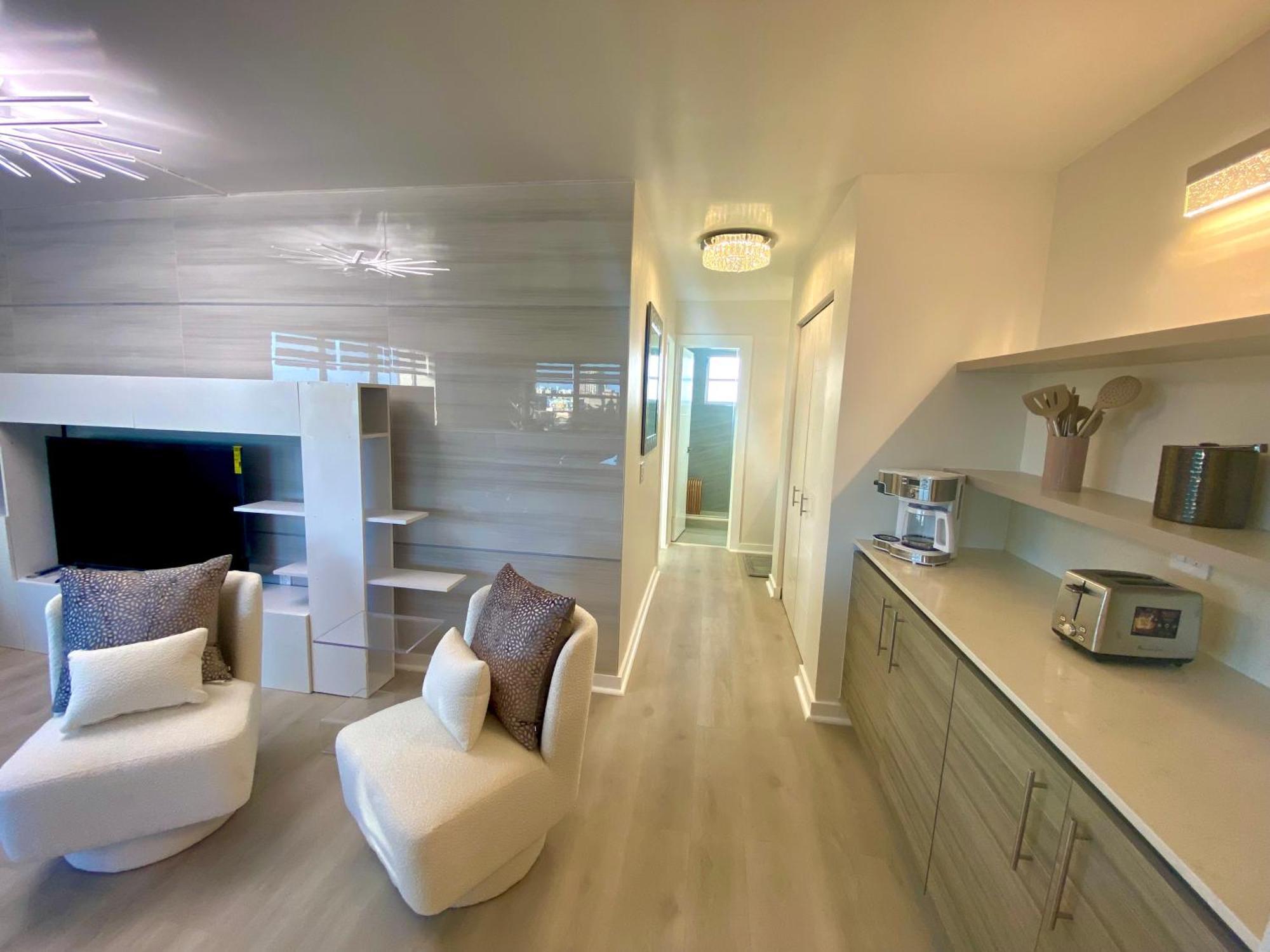 Apartment Panoramic Luxurious Waterfront One Bedroom With Miami Skyline View Free Parking 5min Drive To Miami Miami Beach