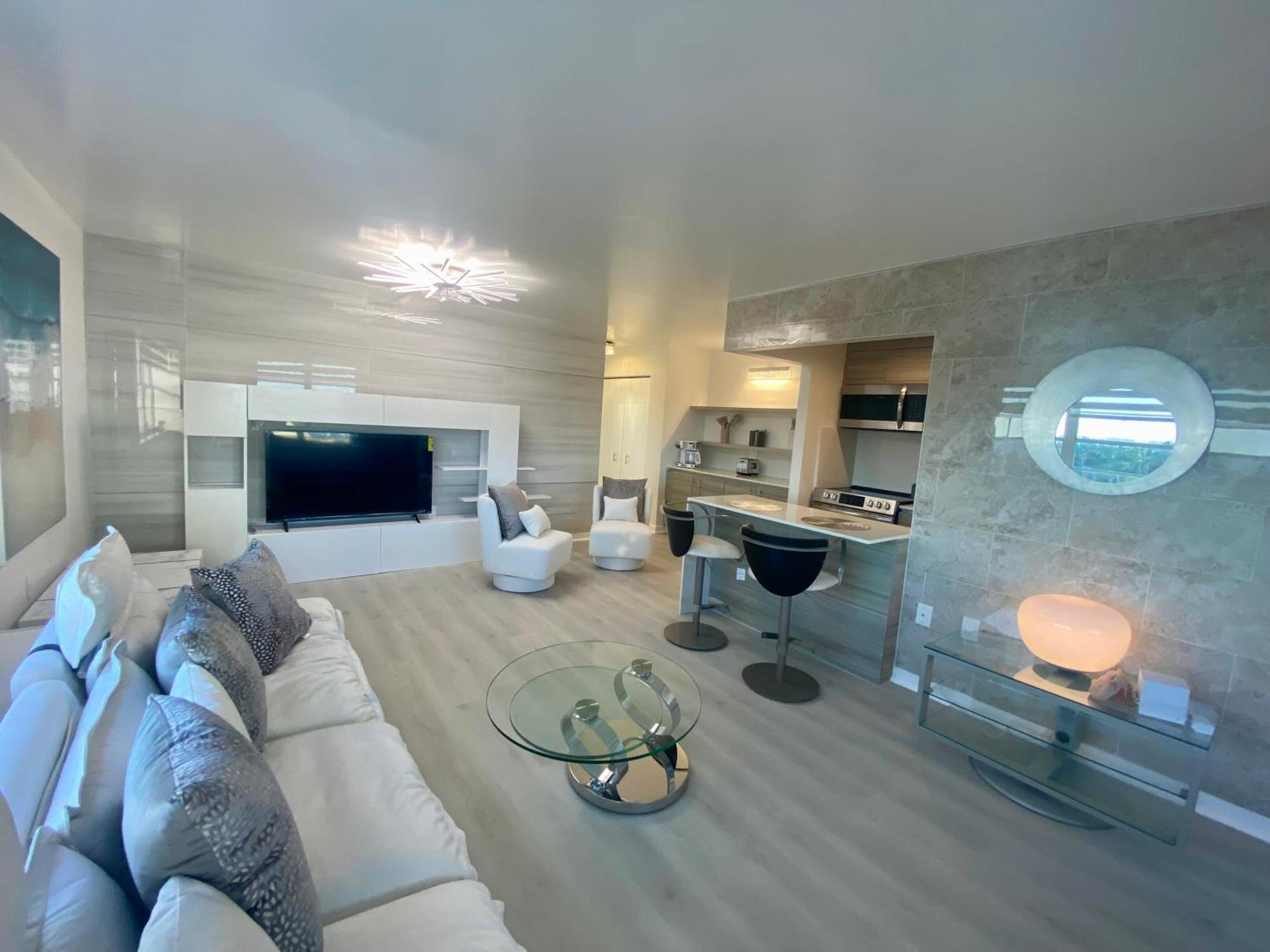 Panoramic Luxurious Waterfront One Bedroom With Miami Skyline View Free Parking 5min Drive To Miami Apartment Miami Beach
