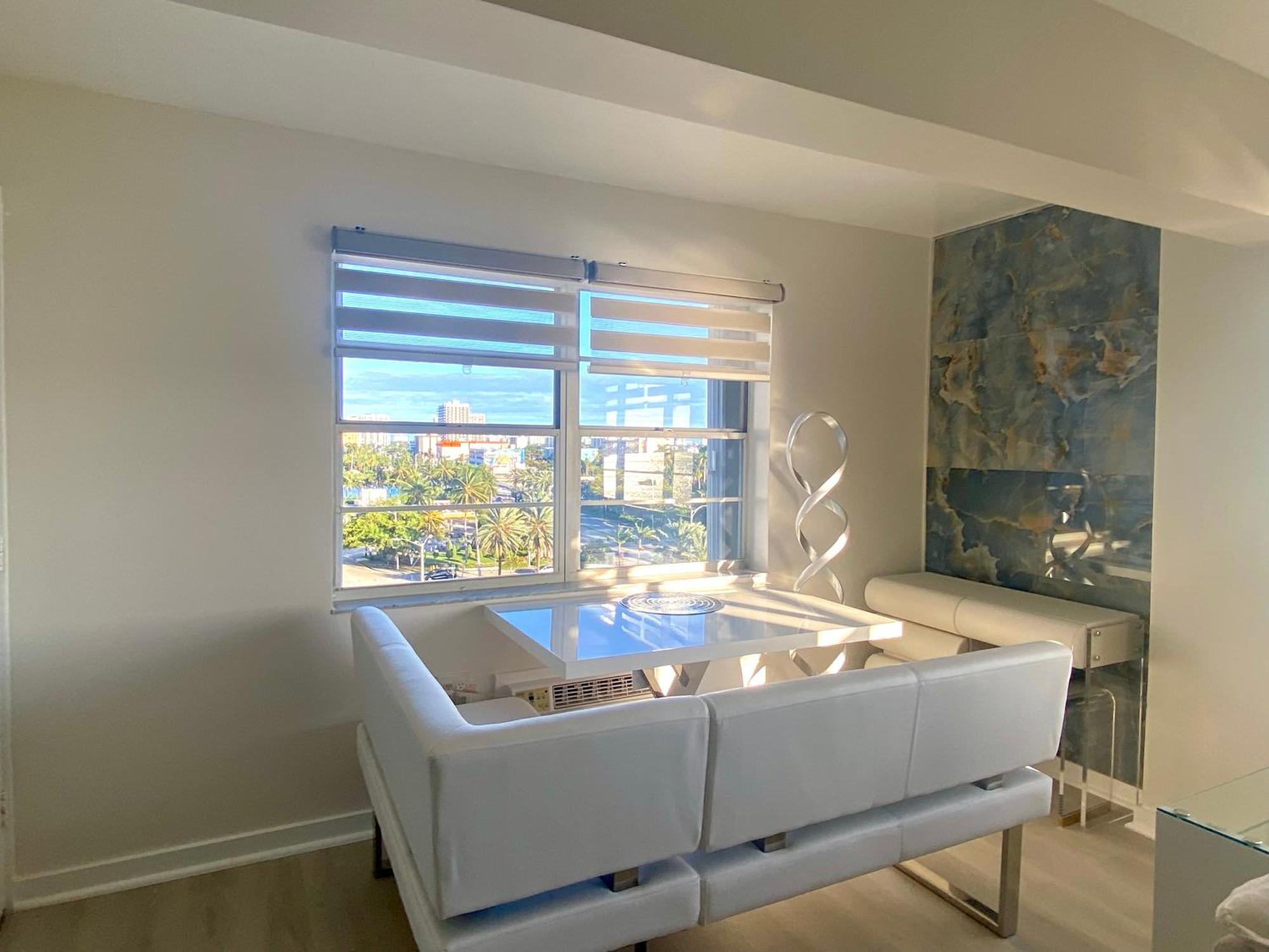 Apartment Panoramic Luxurious Waterfront One Bedroom With Miami Skyline View Free Parking 5min Drive To Miami *