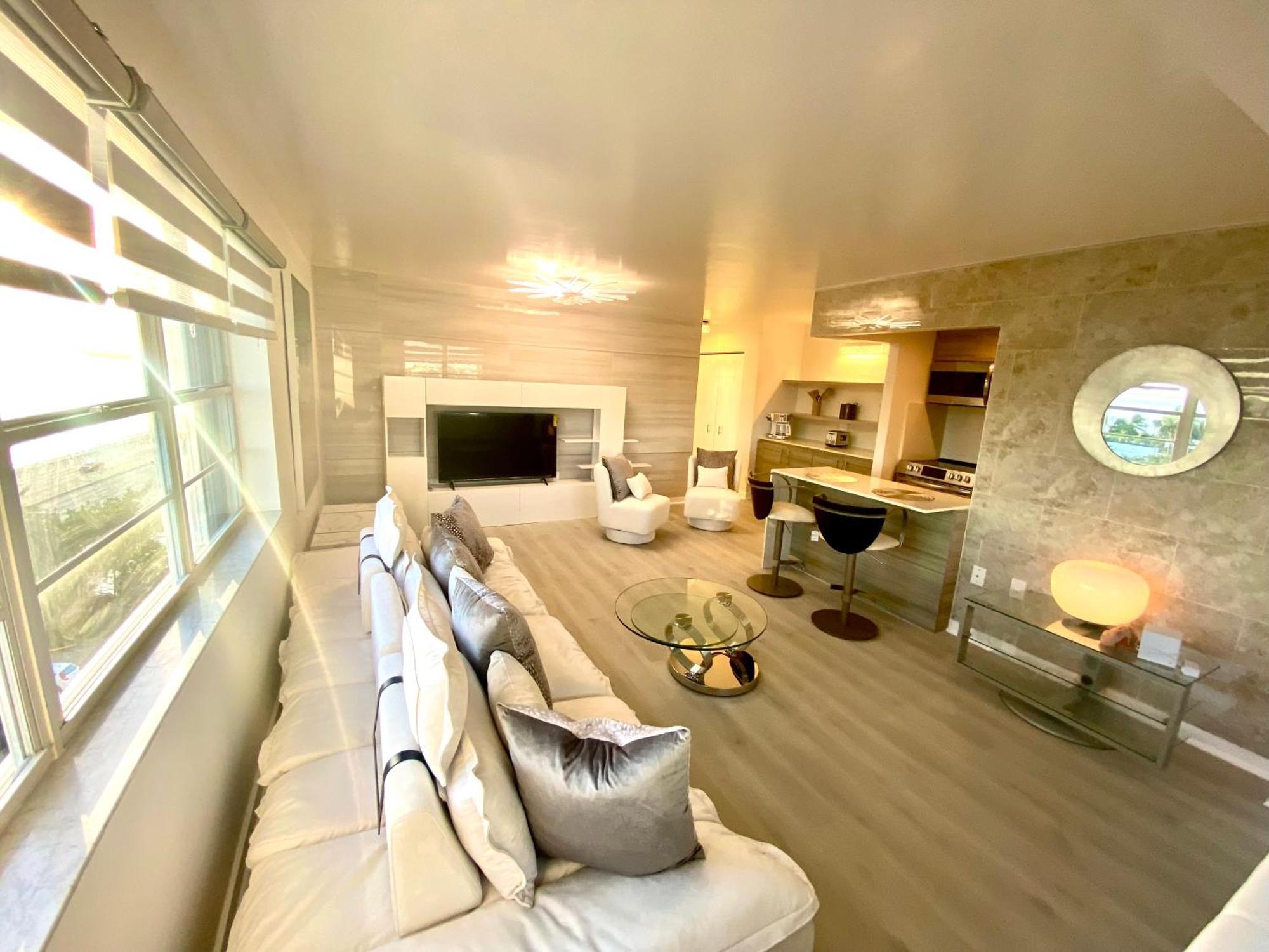 Apartment Panoramic Luxurious Waterfront One Bedroom With Miami Skyline View Free Parking 5min Drive To Miami Miami Beach