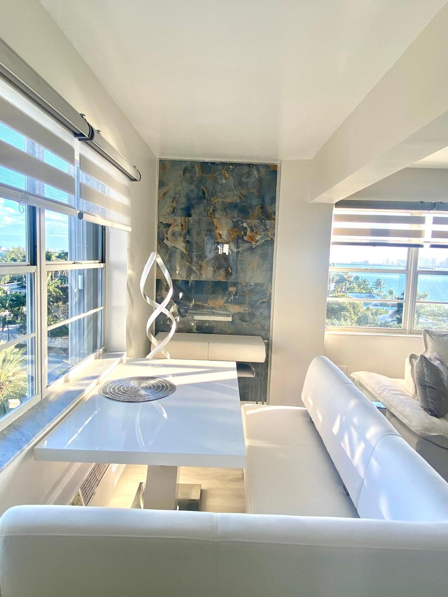Apartment Panoramic Luxurious Waterfront One Bedroom With Miami Skyline View Free Parking 5min Drive To Miami *