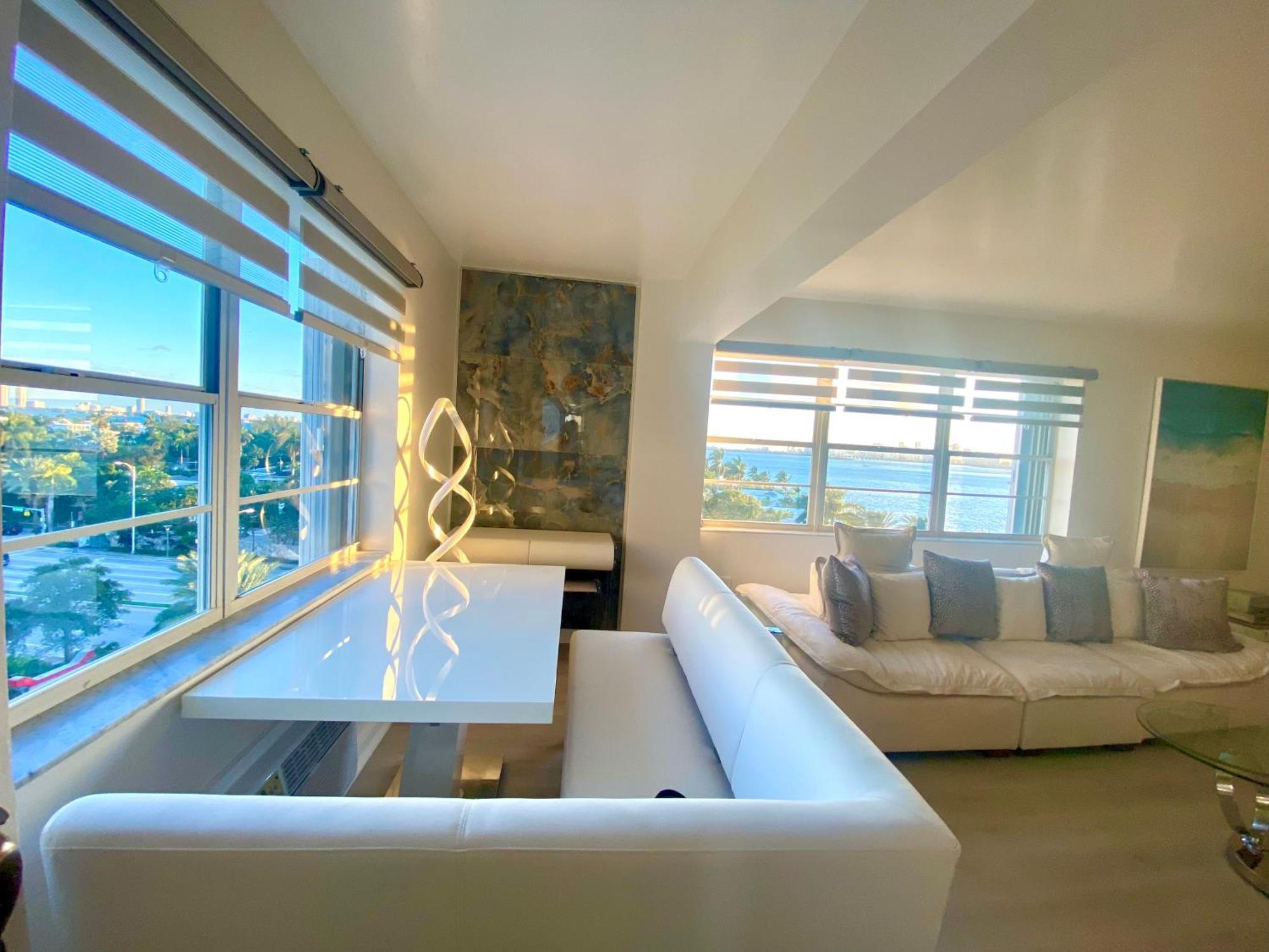 Apartment Panoramic Luxurious Waterfront One Bedroom With Miami Skyline View Free Parking 5min Drive To Miami *