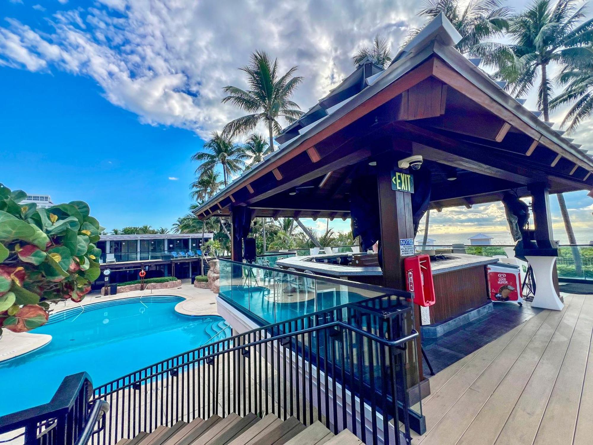 Miami Oceanfront- Pool Bar & Gym & Miami Beach