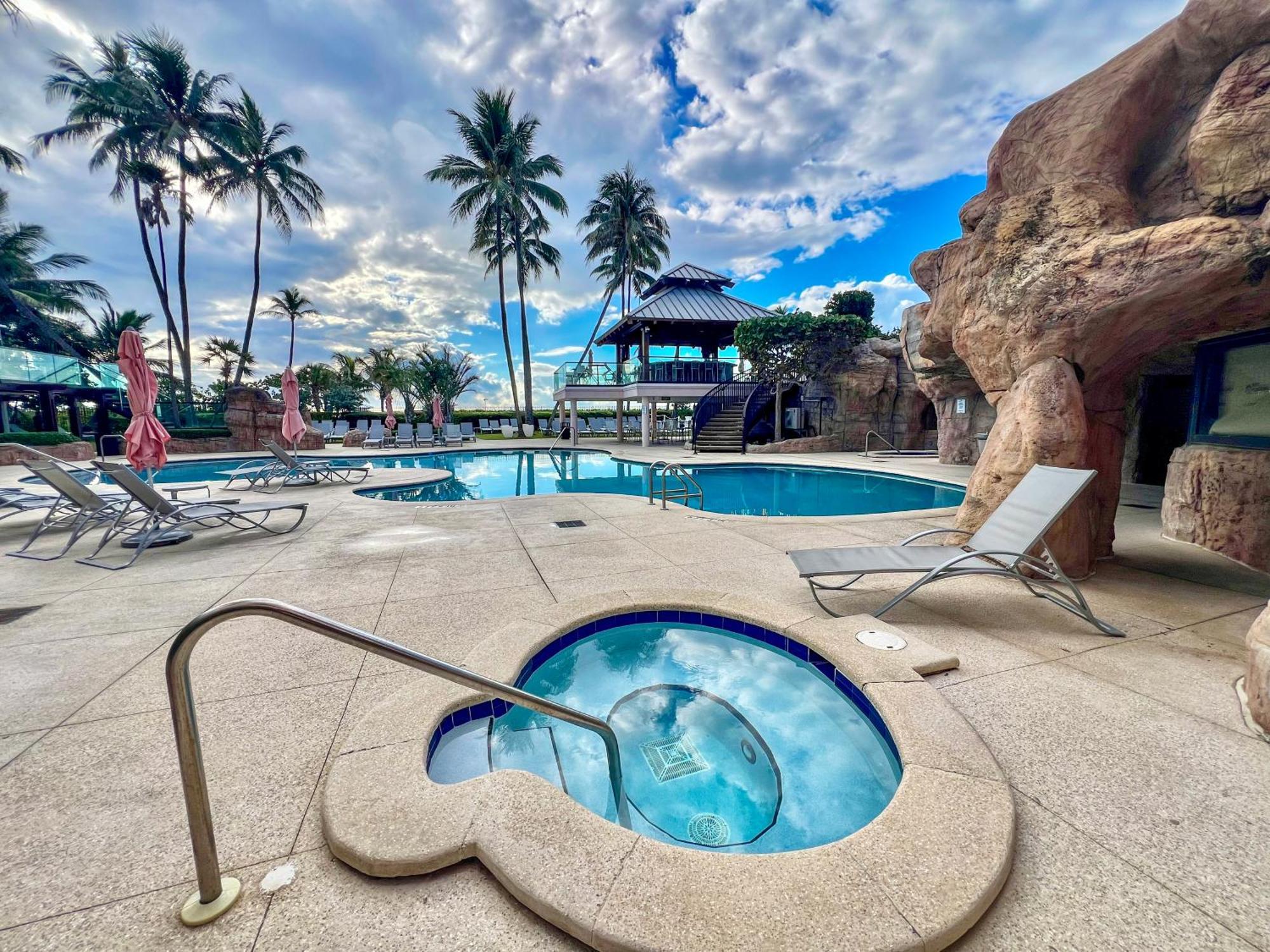 Apartment Miami Oceanfront- Pool Bar & Gym & *