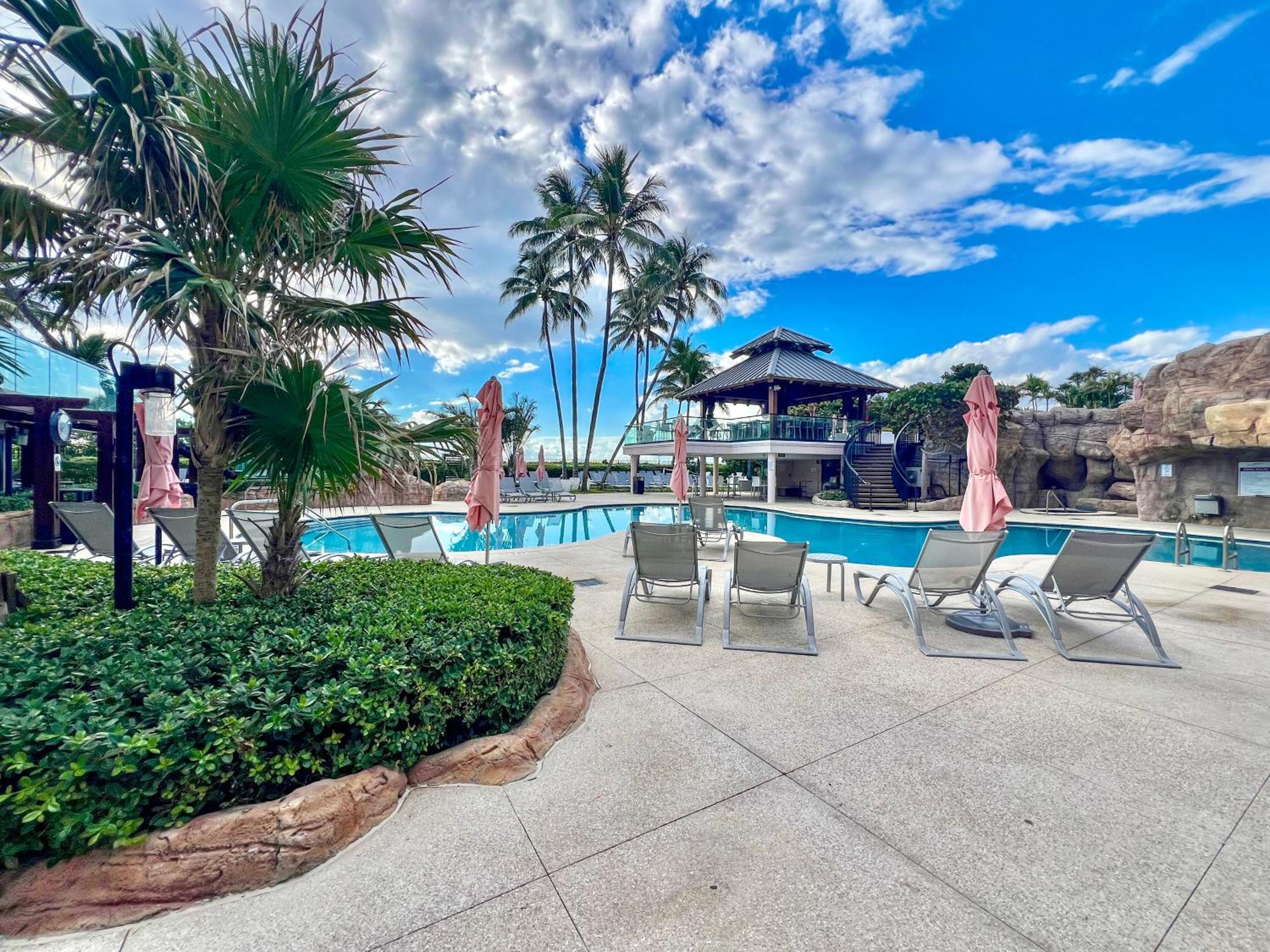 Miami Oceanfront- Pool Bar & Gym & Miami Beach