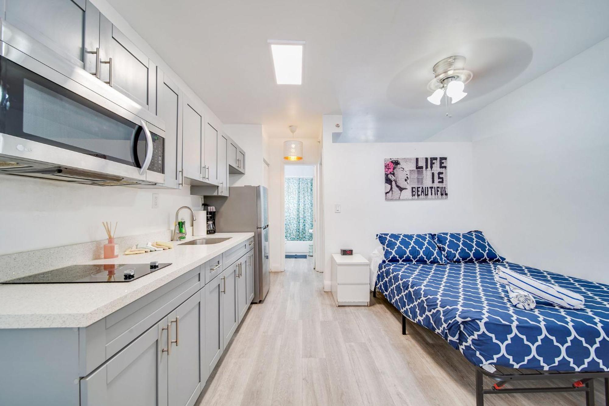 Apartment Beachside 1 B/r, W/2 Queen Beds, Ocean Drive Sobe Miami Beach