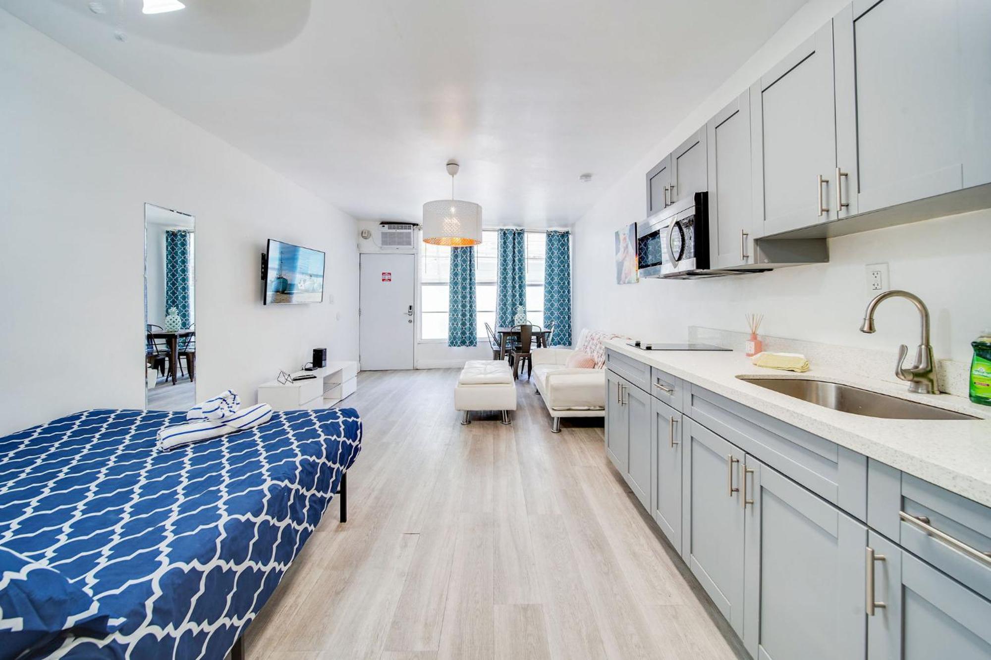 Apartment Beachside 1 B/r, W/2 Queen Beds, Ocean Drive Sobe Miami Beach