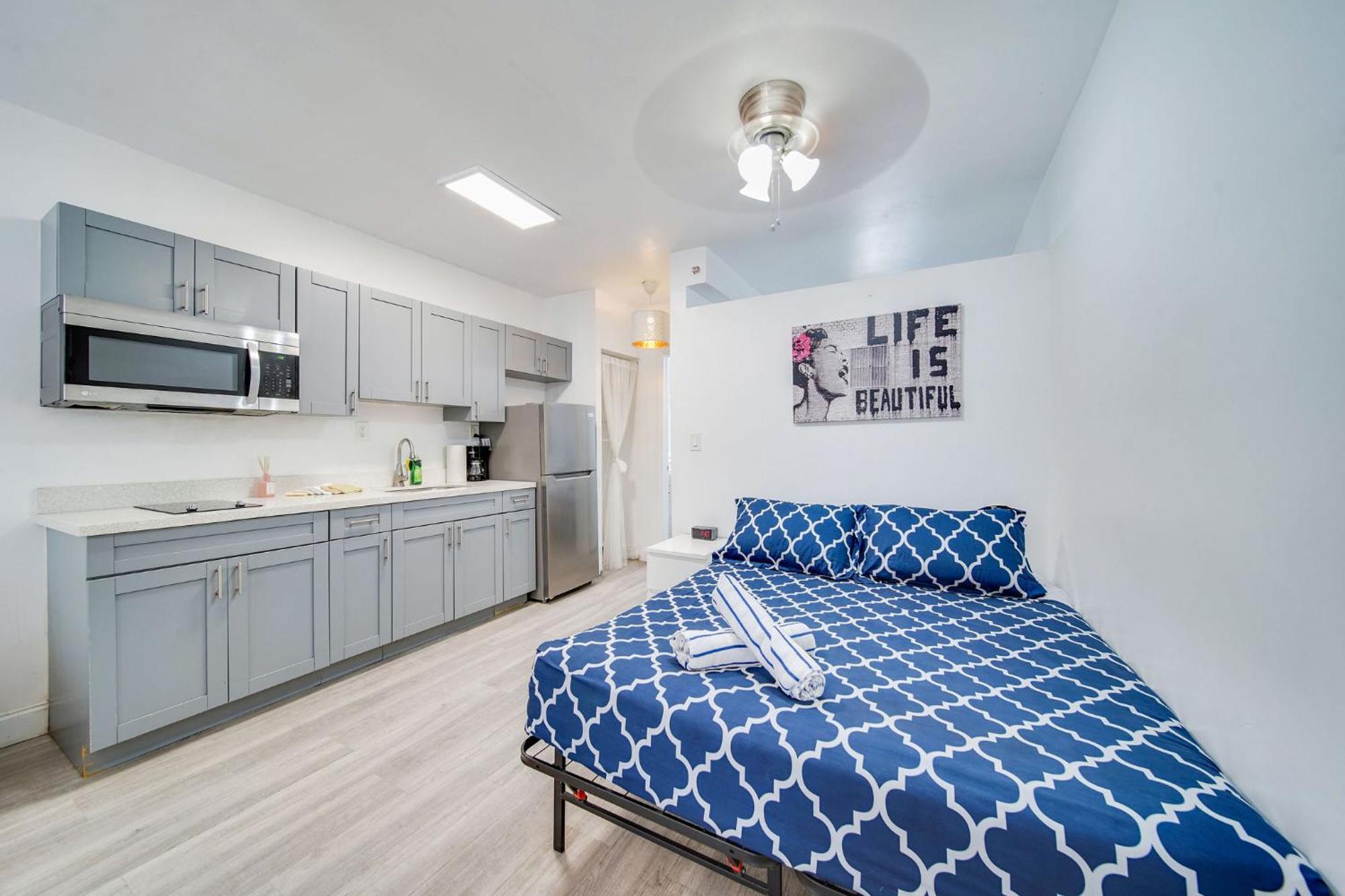 Beachside 1 B/r, W/2 Queen Beds, Ocean Drive Sobe