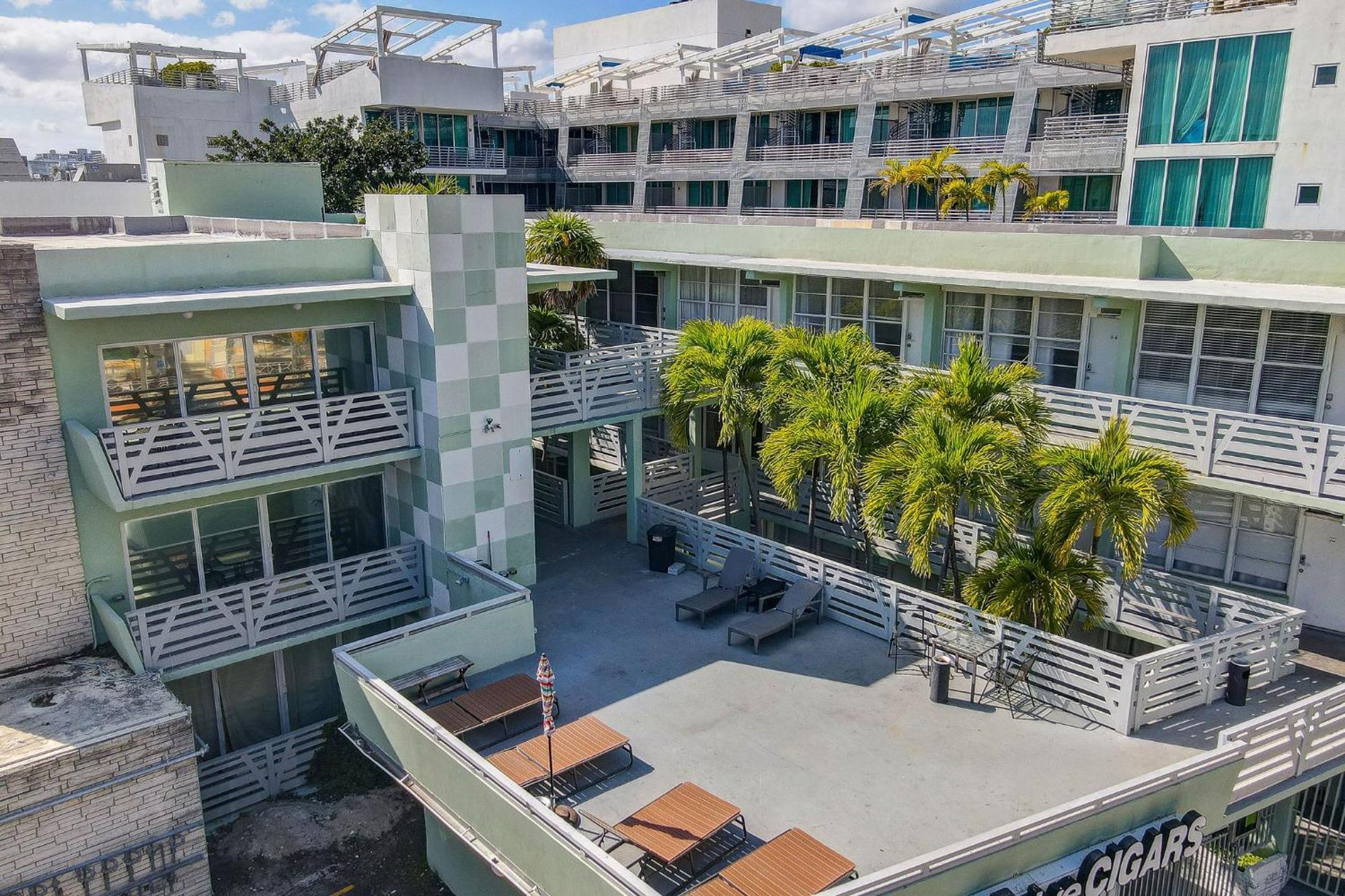 Beachside 1 B/r, W/2 Queen Beds, Ocean Drive Sobe Apartment *