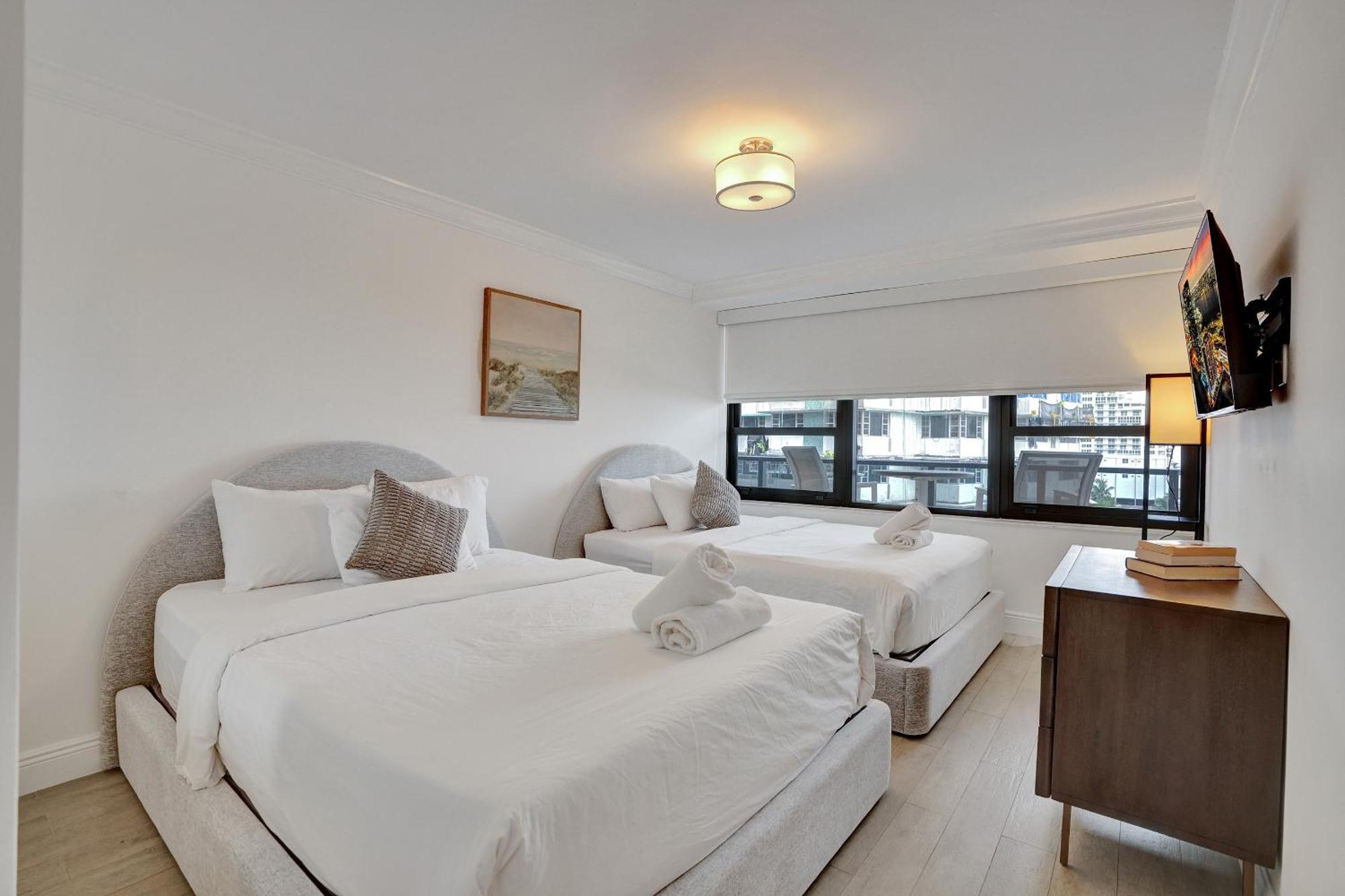 Adorable 2 Bedroom Service 904