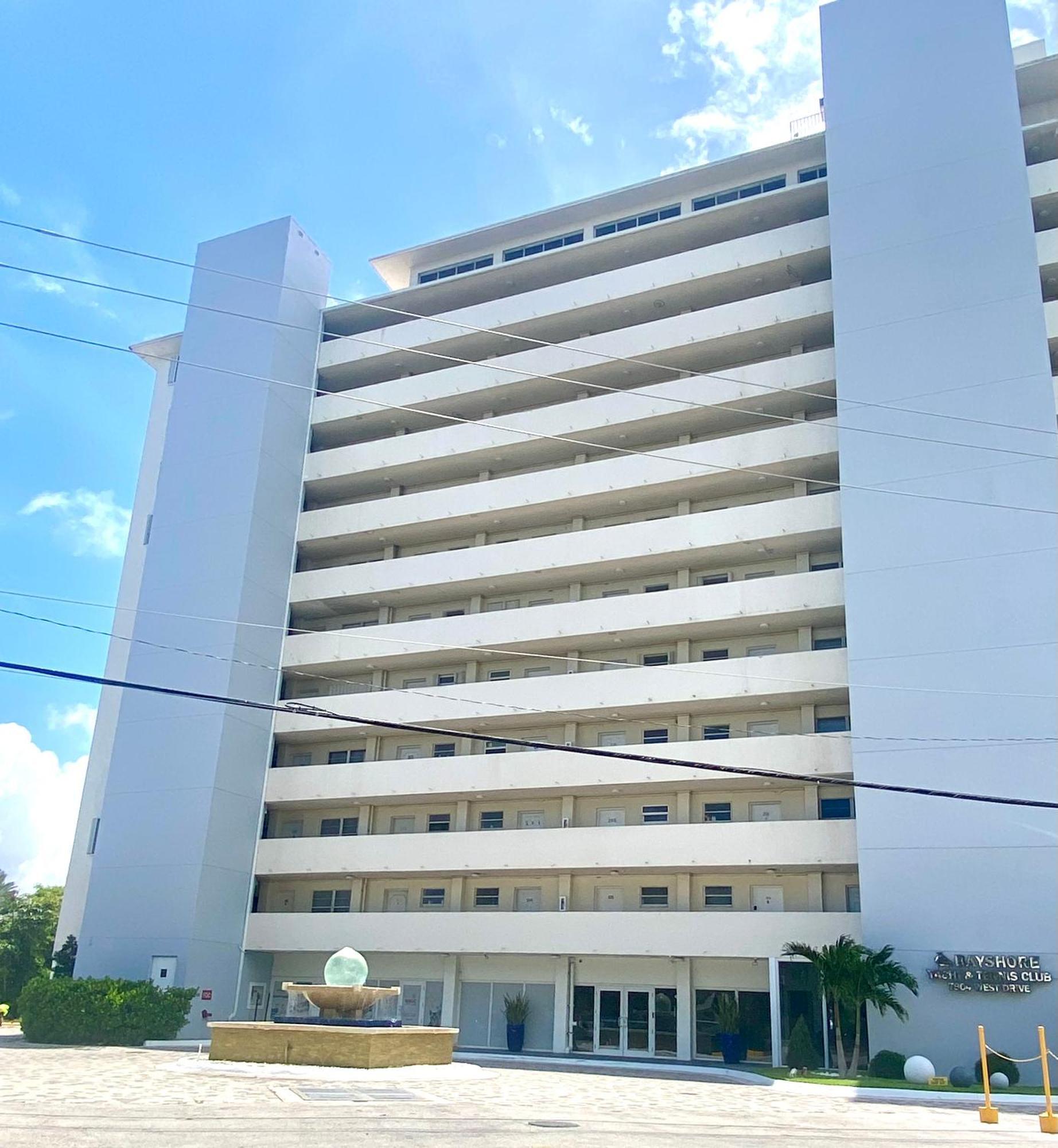 Panoramic Luxurious Waterfront One Bedroom With Miami Skyline View Free Parking 5min Drive To Miami