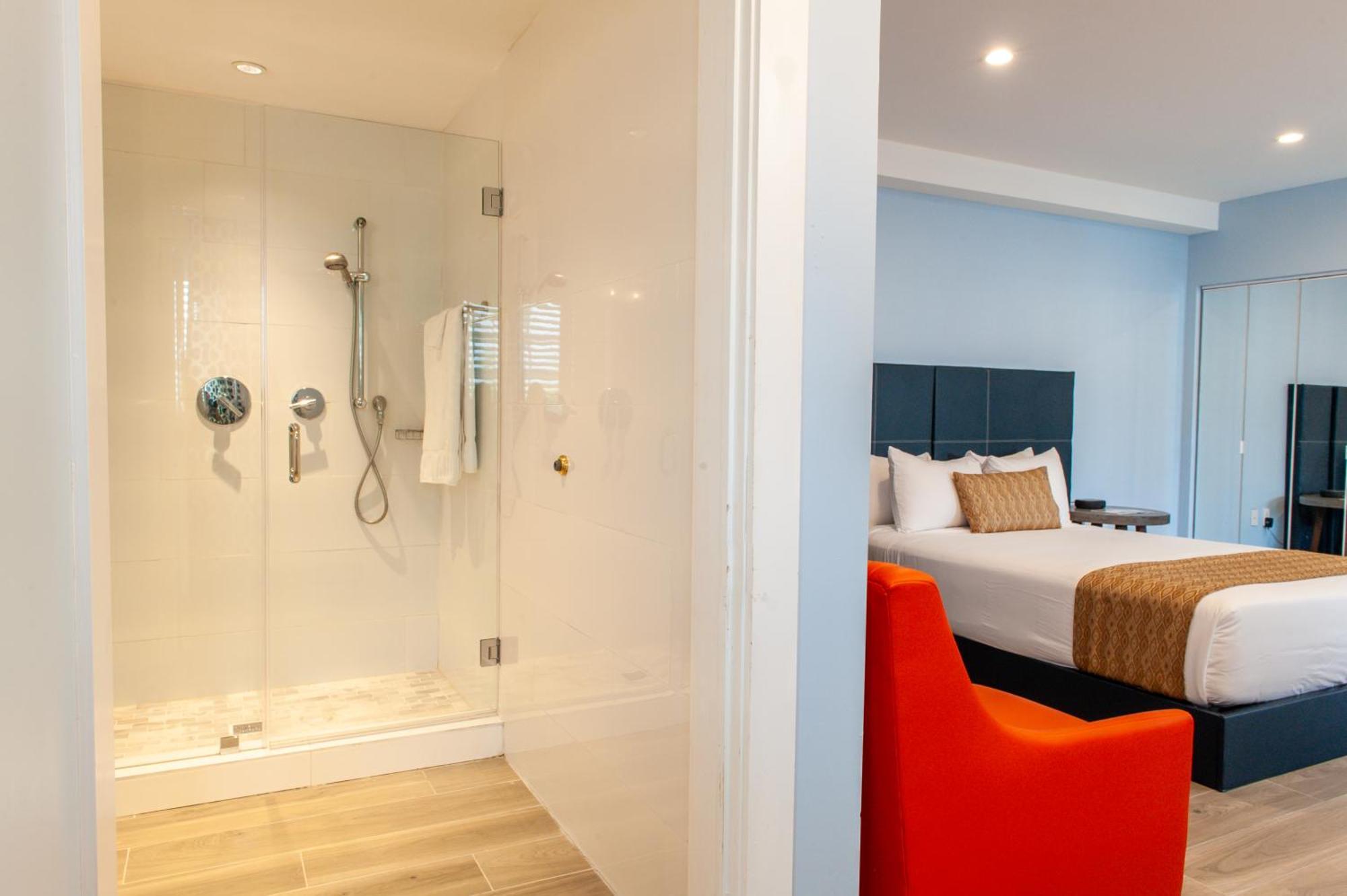 Hotel Oceanside Hotel And Suites