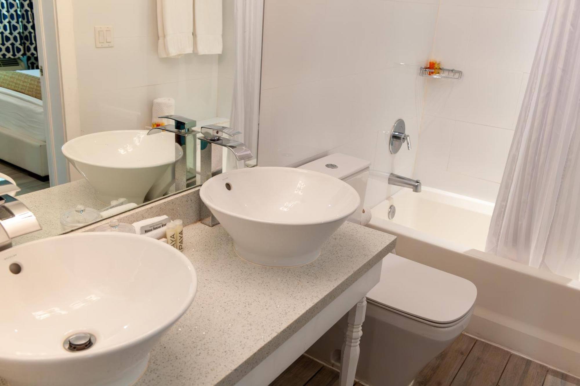 Oceanside Hotel And Suites Miami Beach