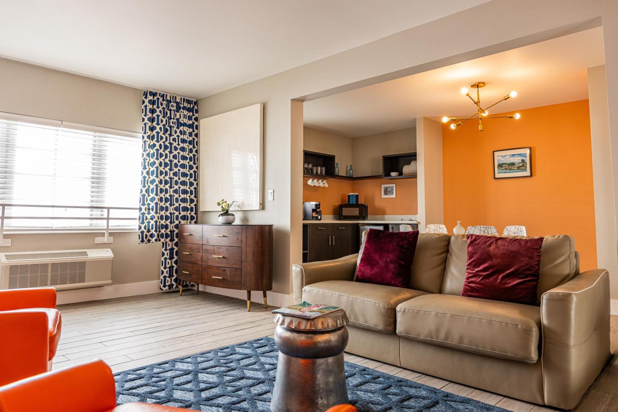 Hotel Oceanside Hotel And Suites