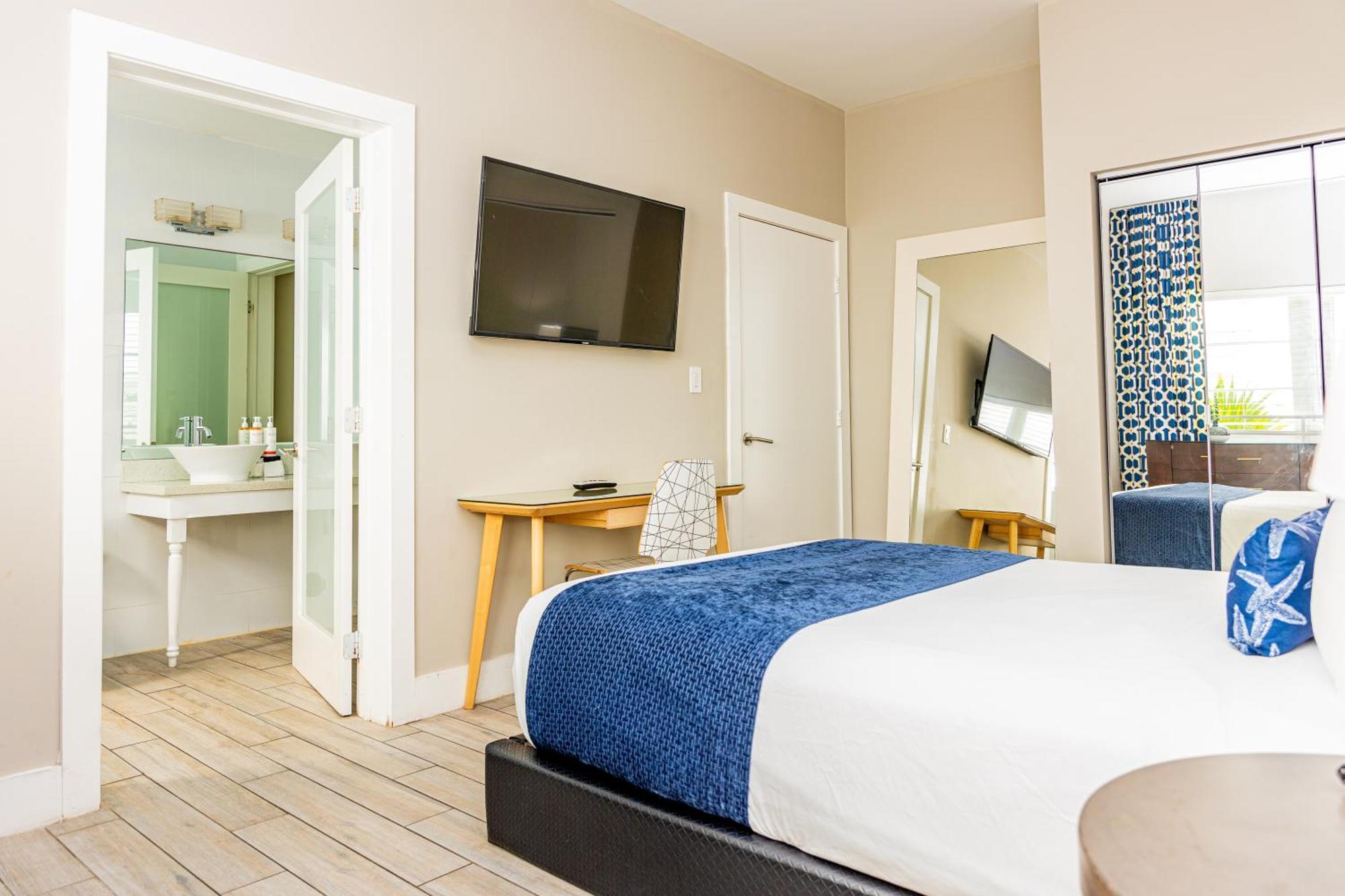Oceanside Hotel And Suites