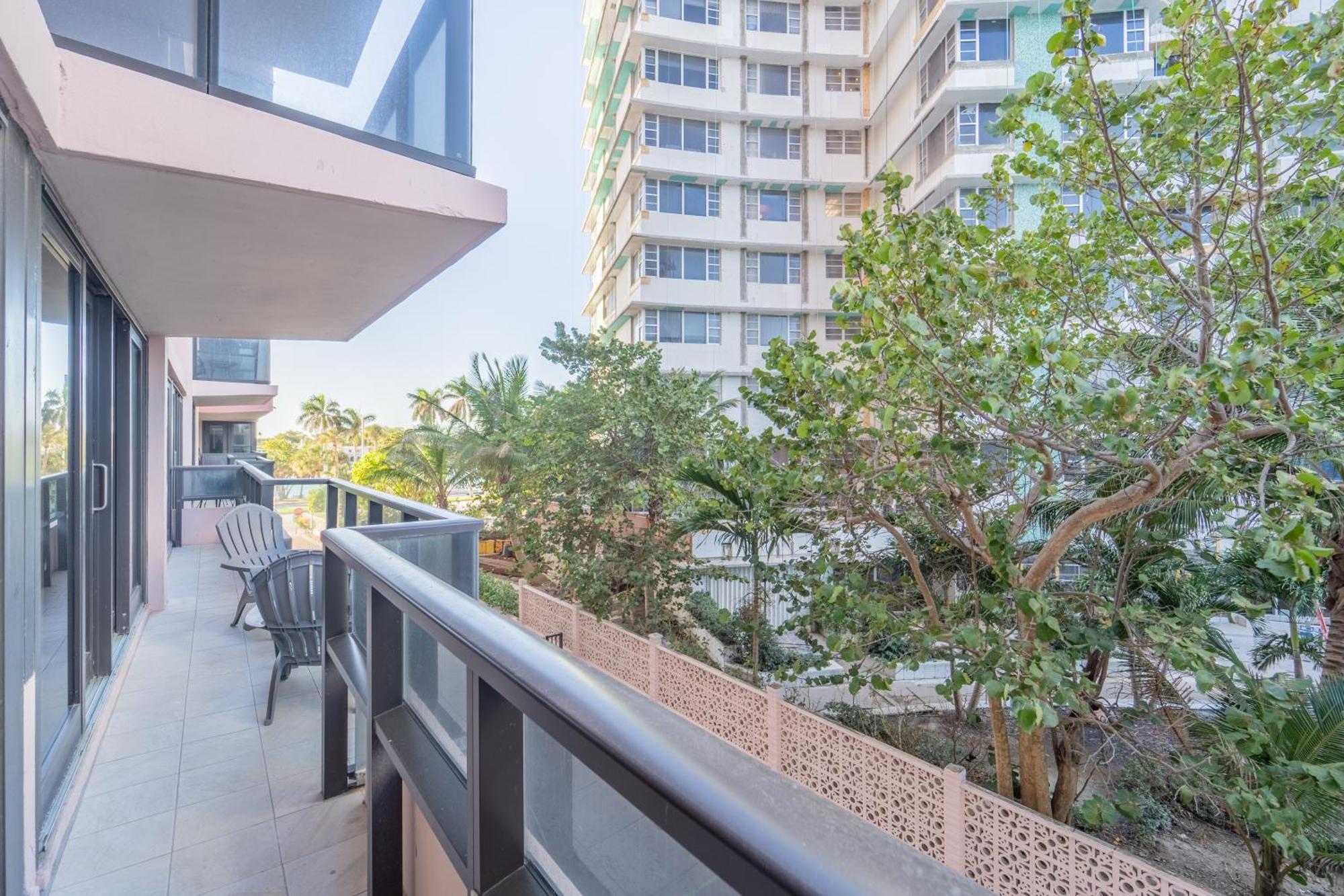 Apartment Miami Oceanfront- Pool Bar & Gym & Miami Beach