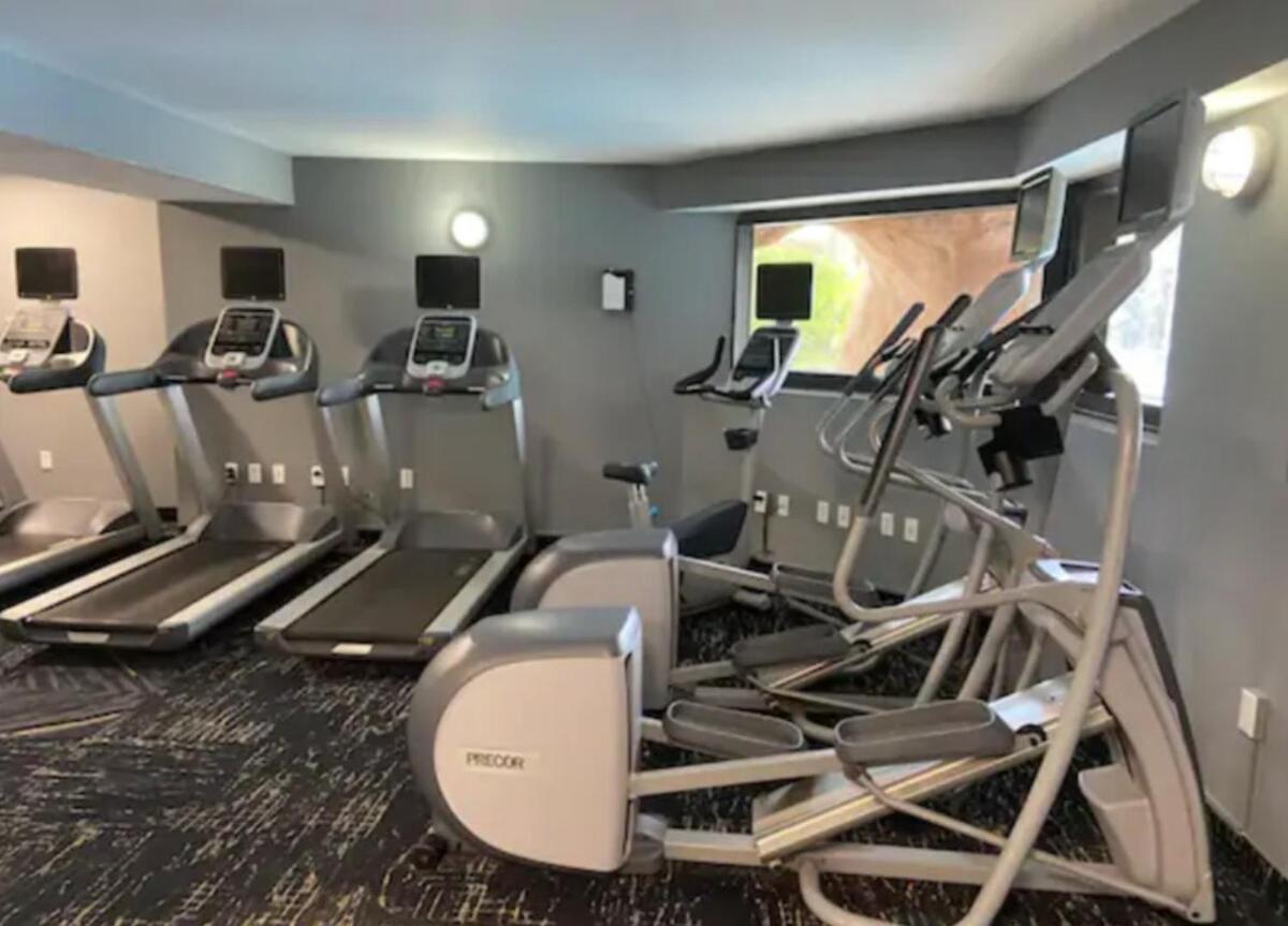 Miami Oceanfront- Pool Bar & Gym & Miami Beach