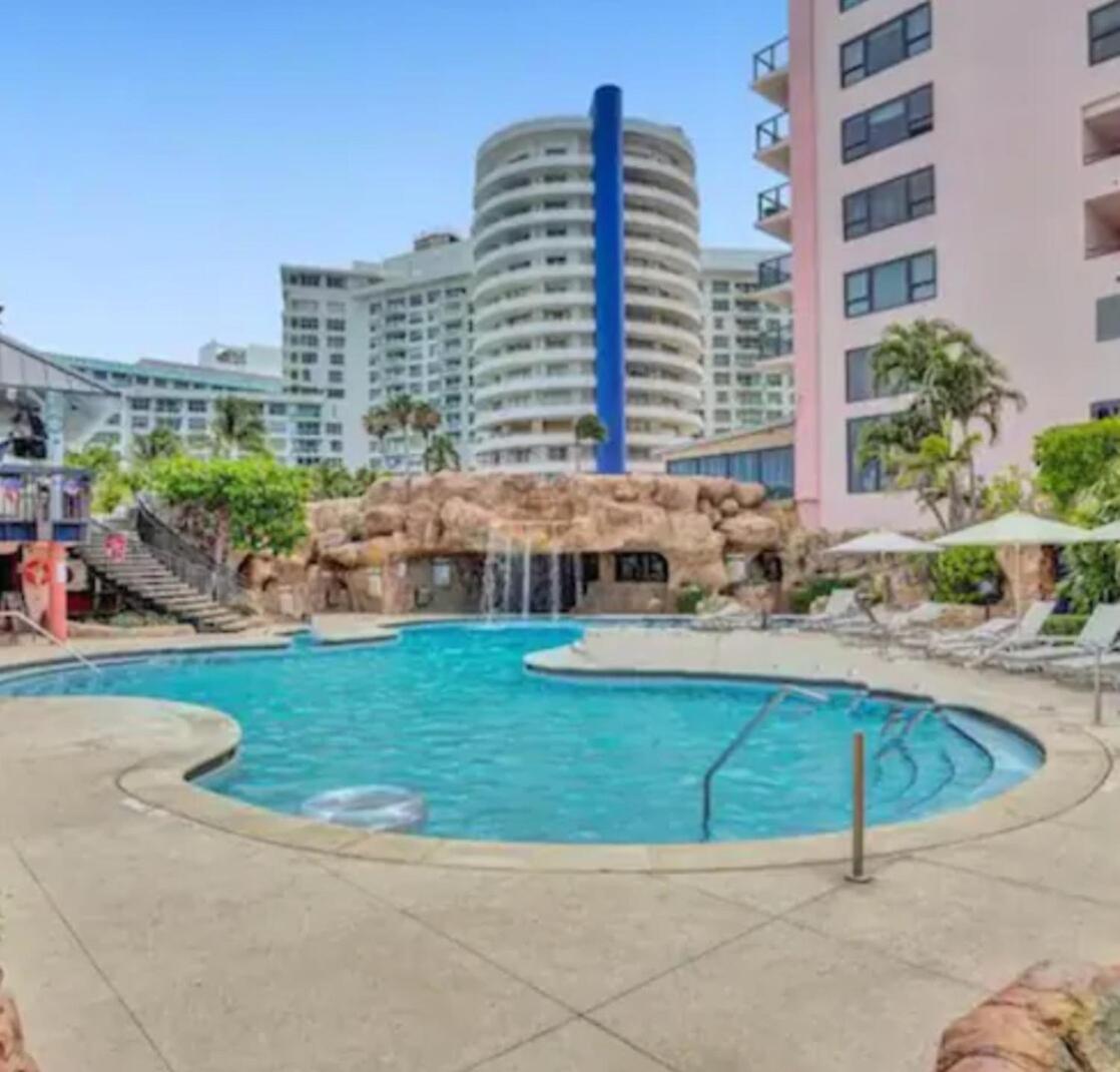 Miami Oceanfront- Pool Bar & Gym &
