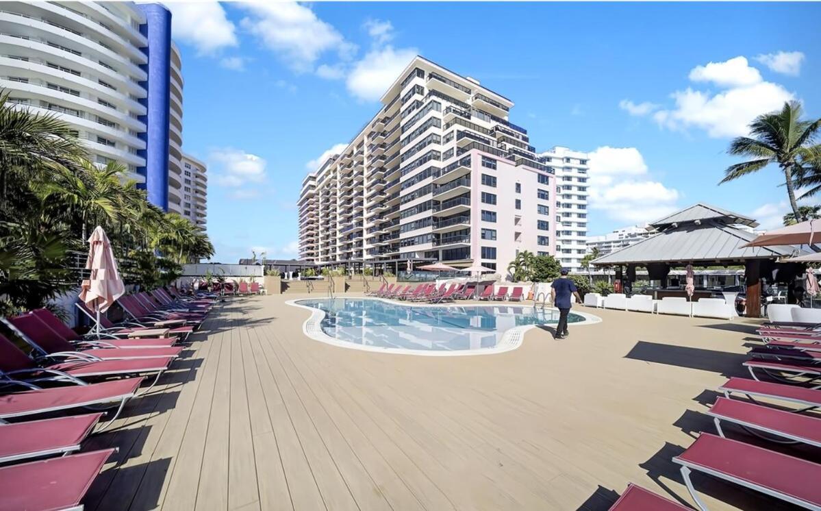 Miami Oceanfront- Pool Bar & Gym & Apartment