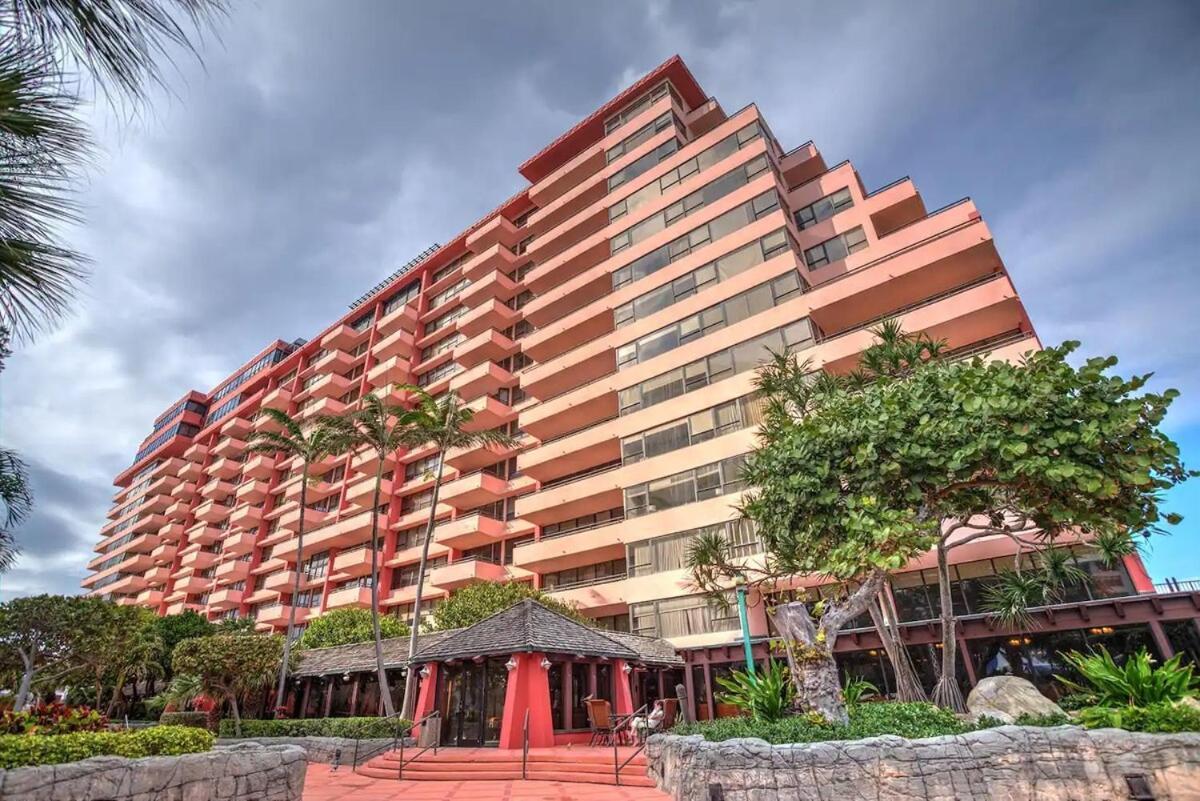 Apartment Miami Oceanfront- Pool Bar & Gym & Miami Beach