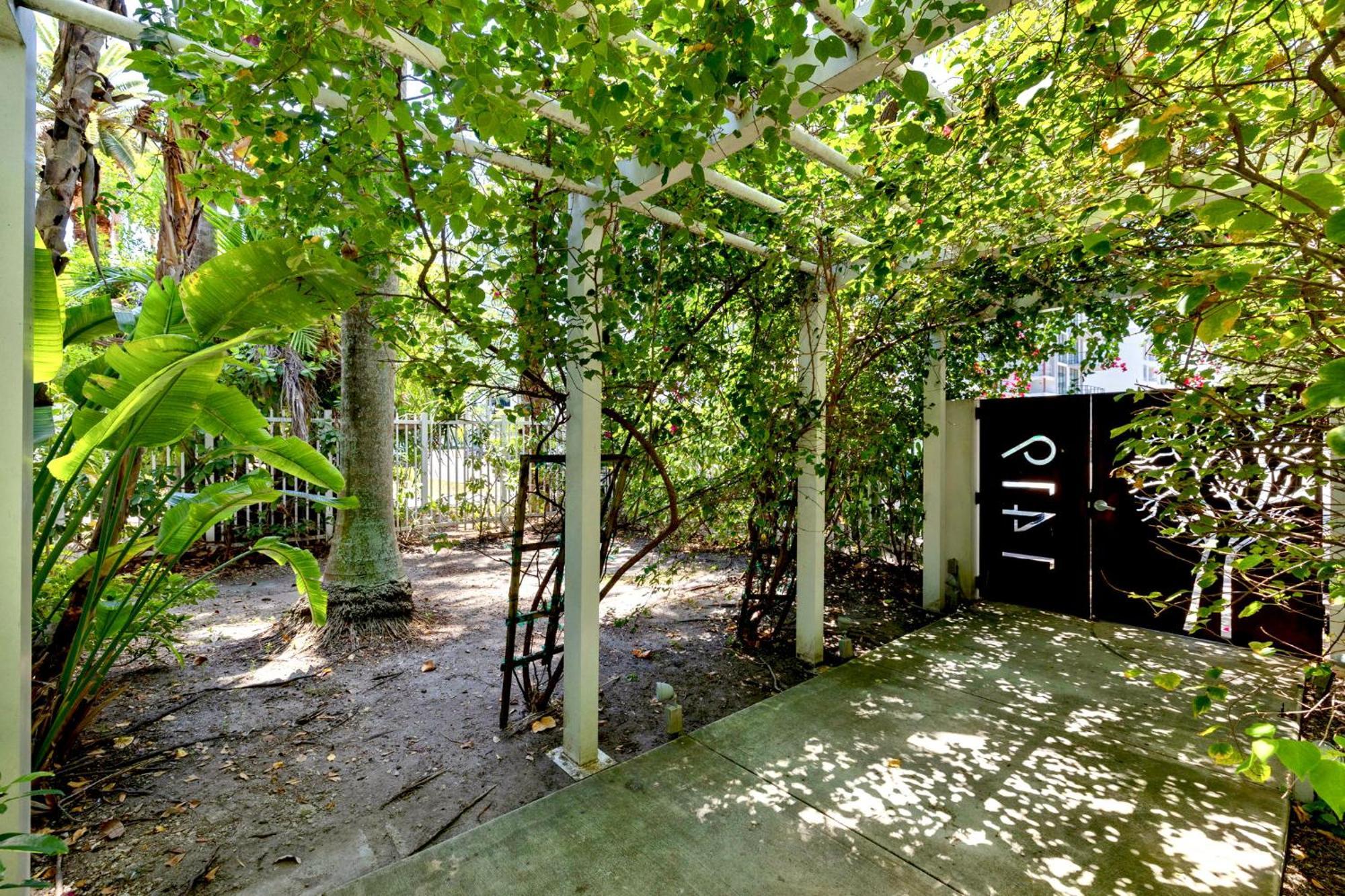 Miami Getaway - Bbq Area & Comfy Comfort Apartment *
