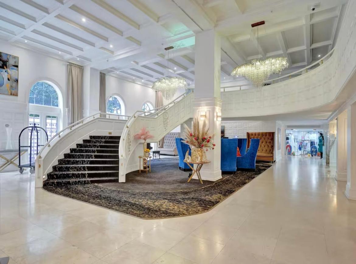 Miami Oceanfront- Pool Bar & Gym & Apartment