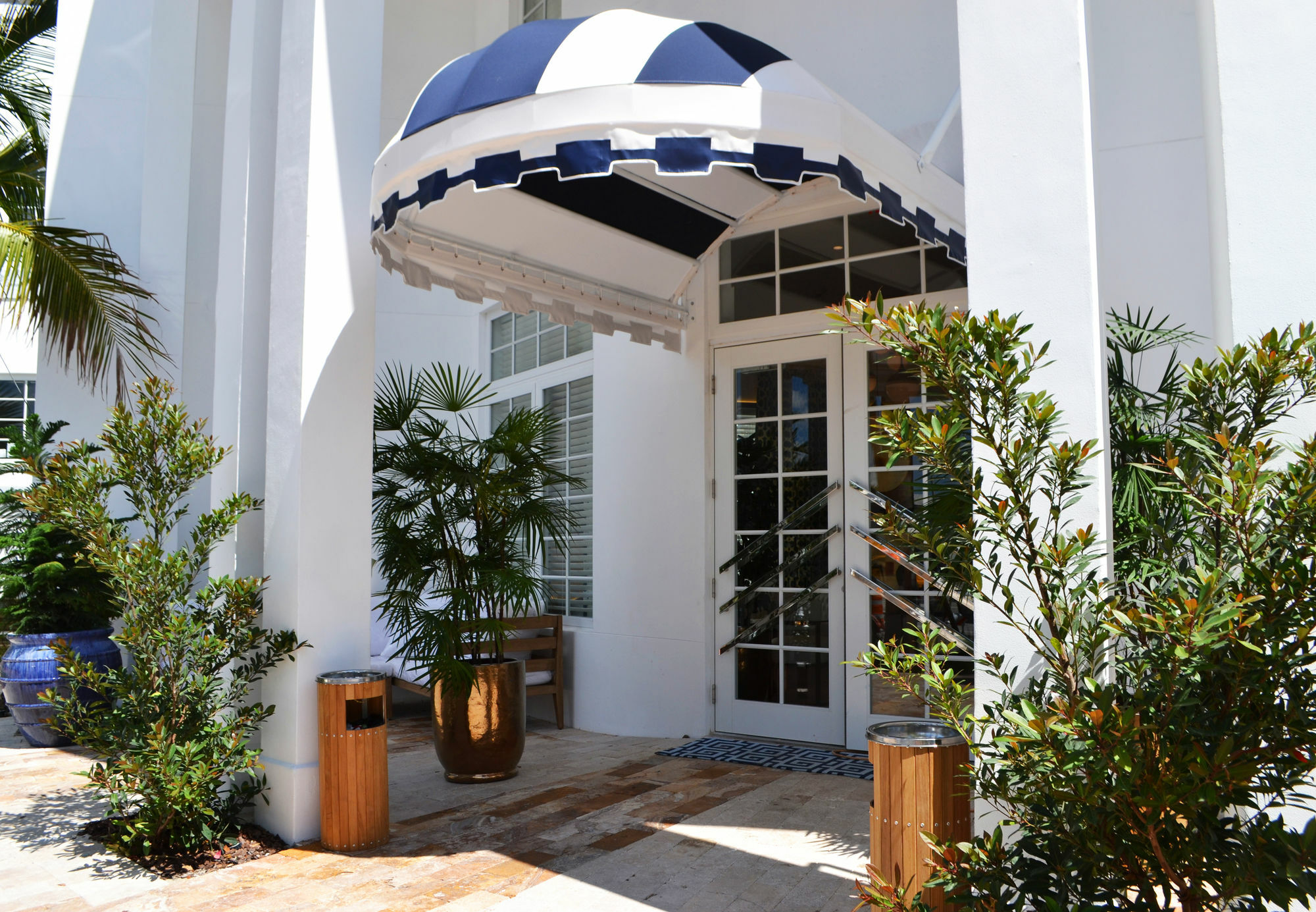Oceanside Hotel And Suites