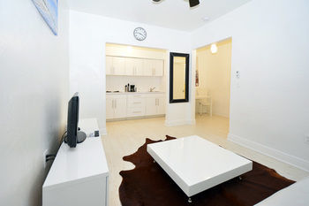 Art Deco Drexel Apartment *