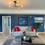 Beachfront Apt In Carlyle Hotel On Ocean Drive