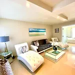 Premium Modern Waterfront Apartment With Miami Skyline View On The Bay 5 Mins Drive To Miami Beach With Free Parking