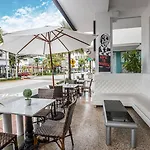 Chesterfield Hotel & Suites