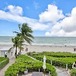 Luxe Beachfront Studio At Sunny Isles Miami