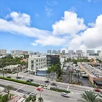 Luxe Beachfront Studio At Sunny Isles Miami