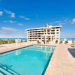 Modern Ocean Drive Condo In The Heart Of Sobe!