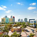 Modern Ocean Drive Condo In The Heart Of Sobe!
