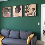 Newely Remodeled Apartment Only 1 Min To The Beach!